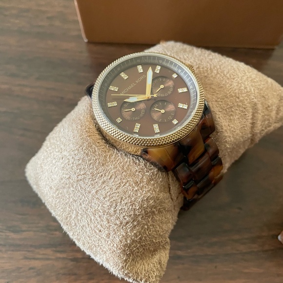 Michael Kors Acrylic Tortoiseshell Watch w/ Box - Picture 4 of 11
